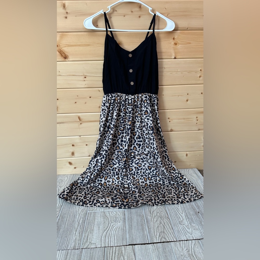 Mommy & Me Dresses Sizes Small and Large in Woman’s. (Teen and Mom)